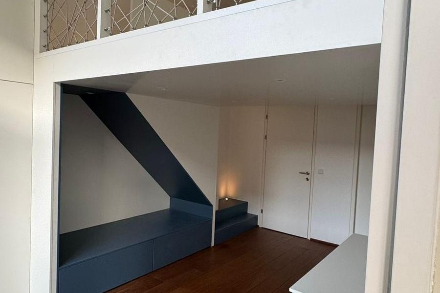 Zwei Kinderzimmer mit Galerie und Stauraum Zwei Kinderzimmer mit Galerie und Stauraum